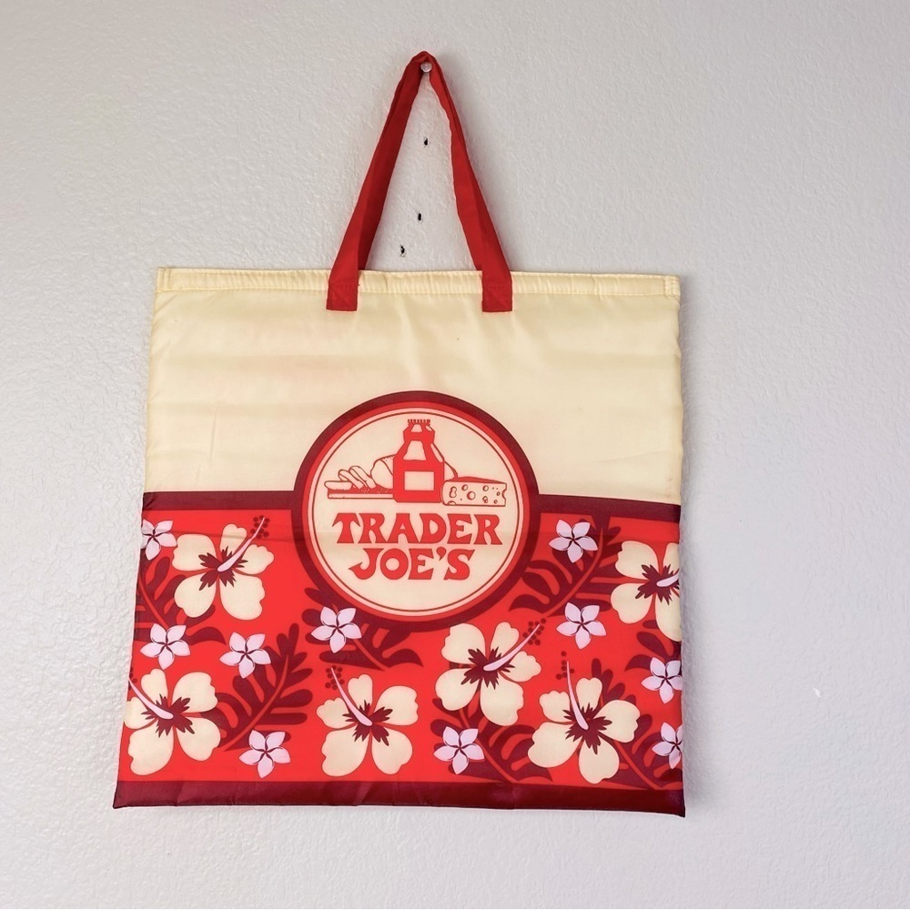 Trader Joe’s Hawaiian Print Reusable Insulated Bag 18” x 17”